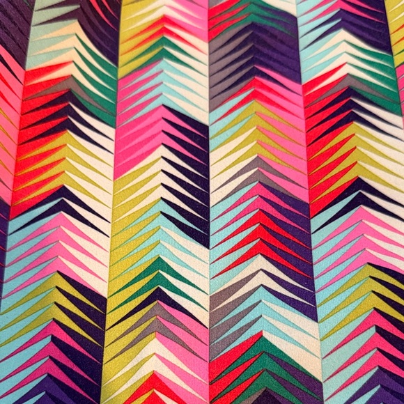 Fabletics Colorful Chevron Pattern Capris - Picture 2 of 6